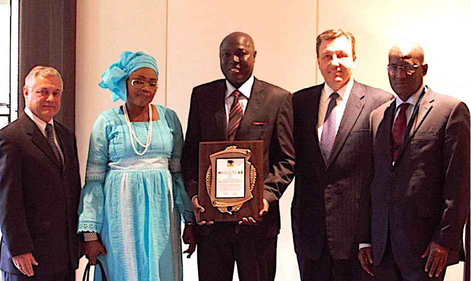 Lettre de Félicitations au Nom du Sénat Américain et des Citoyens des Etats-Unis adressée au Dr. Diouf, Récipiendaire du Prix d’Excellence 2014 Trans-Atlantic Leadership in Science Award.